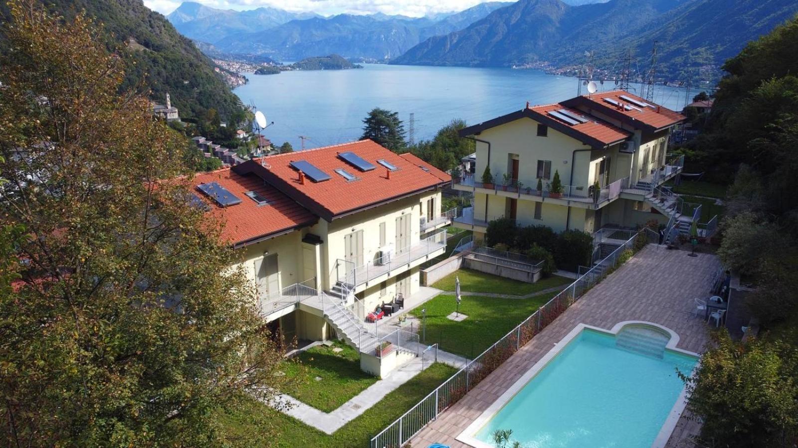 Casa de Férias Vista Dolce Isola _ Lakeview Pool, Terrace & Garden